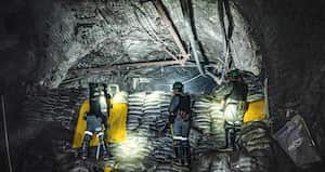 A 600 metros de profundidad están las trincheras de la Zijin-Continental Gold, que sirven como refugio para los empleados que huyen de las garras criminales y violentas del Clan del Golfo.