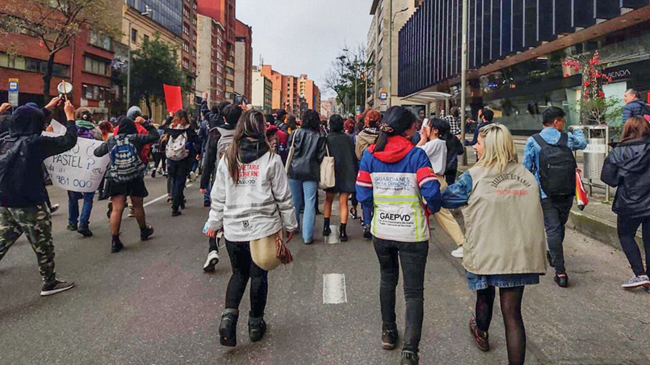 Cientos de jóvenes salieron a las calles para mostrar su rechazo ante los incrementos de las matrículas para el próximo año.