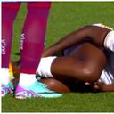 Linda Caicedo, salió lesionada del partido con el Barcelona de España