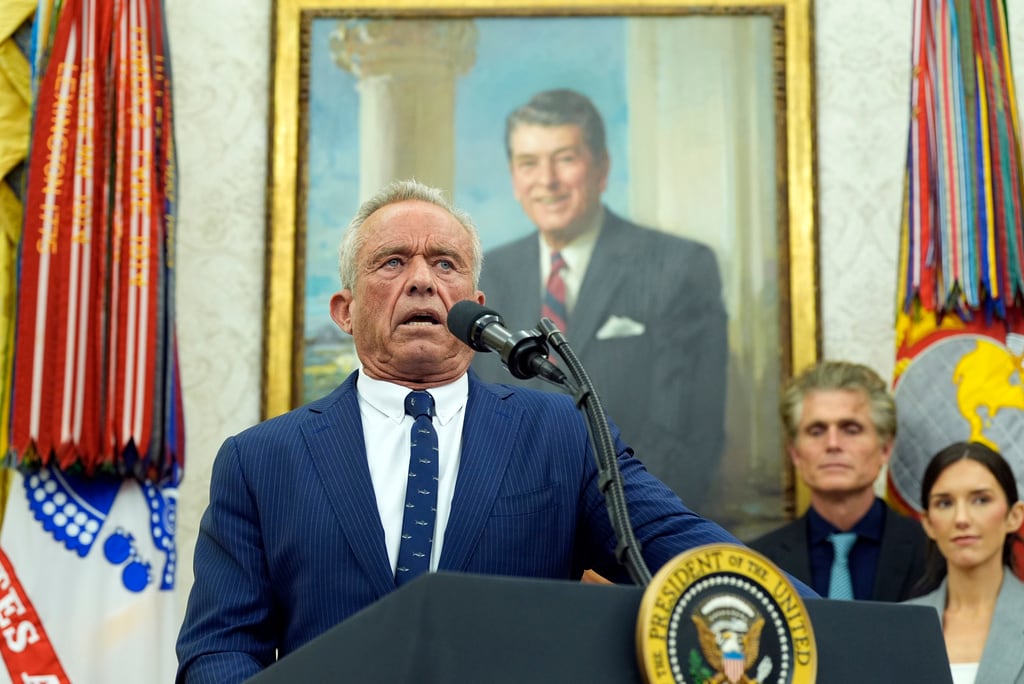 Robert F. Kennedy Jr., habla después de prestar juramento como Secretario de Salud y Servicios Humanos en la Oficina Oval de la Casa Blanca, el jueves 13 de febrero de 2025, en Washington. (Foto/Alex Brandon)