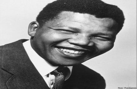 Después de una larga lucha contra el dominio de la minoría blanca en Sudáfrica, Nelson Mandela se convirtió en el primer presidente negro de ese país.