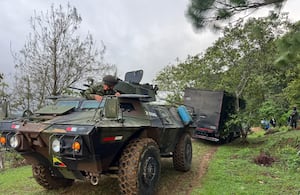 Ejército durante patrullajes en vías del Cauca.