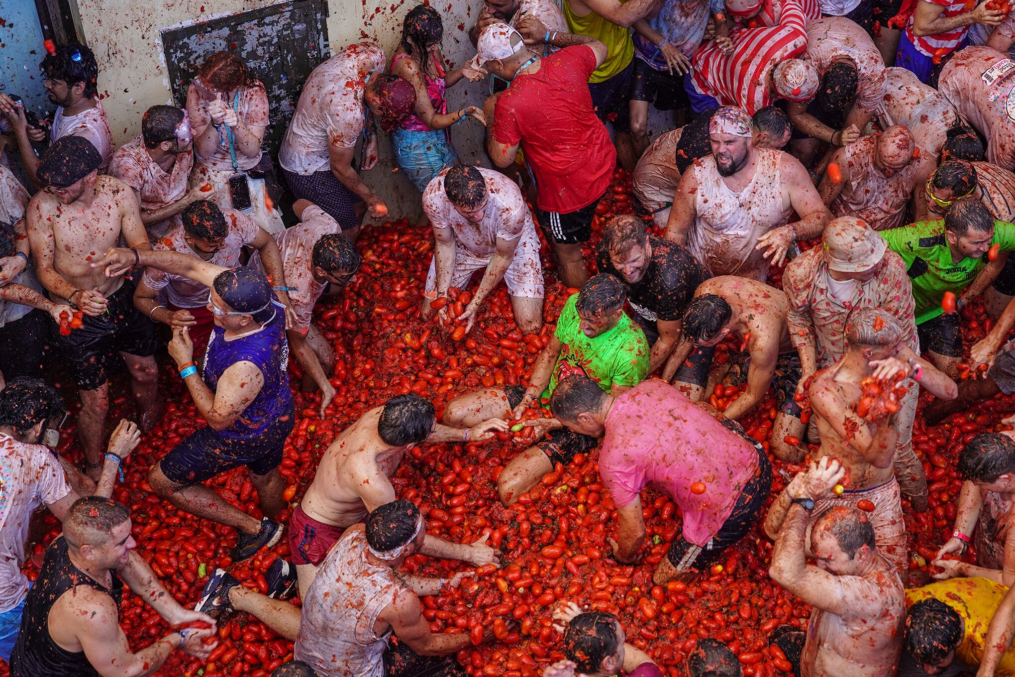 En imágenes : Vuelve la gigantesca lucha gastronómica de la Tomatina española tras la pandemia