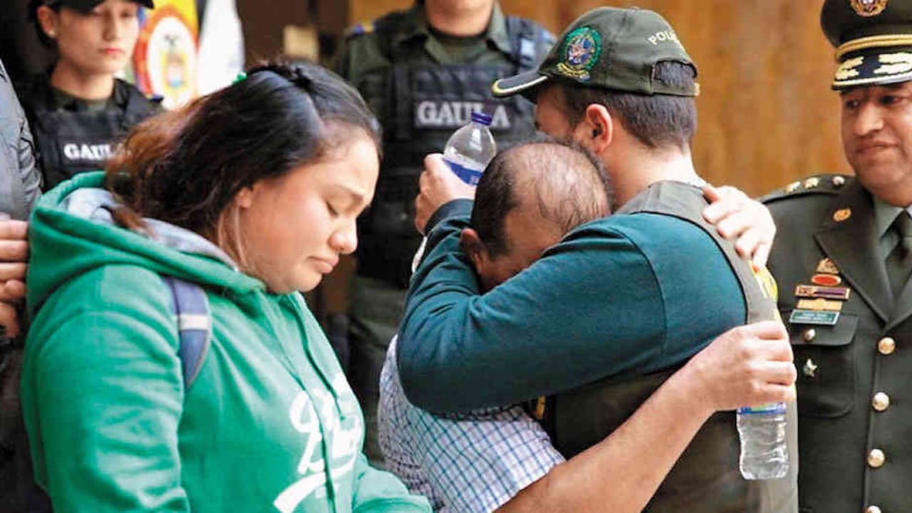 El momento de la liberación de Estiven Beltrán, en cuyo secuestro participaron uniformados del Gaula Militar, la unidad que justamente debe combatir el secuestro y la extorsión.