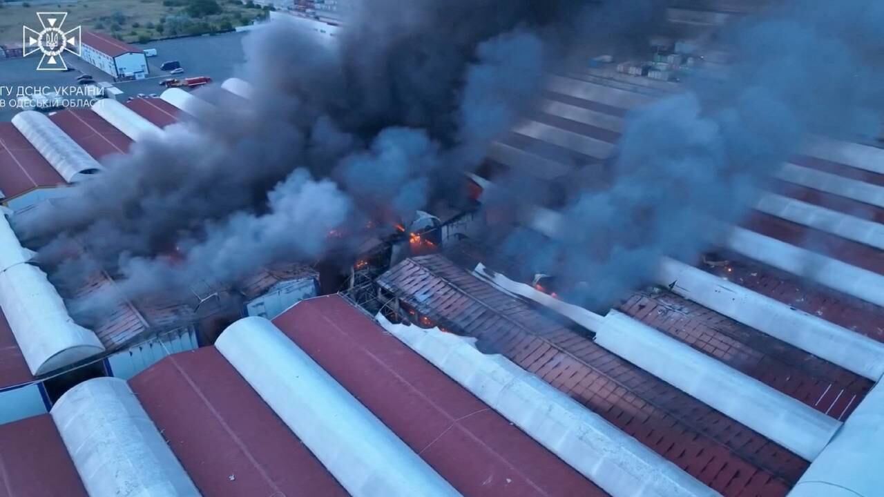 Consecuencias de un ataque con misiles rusos en Odesa.