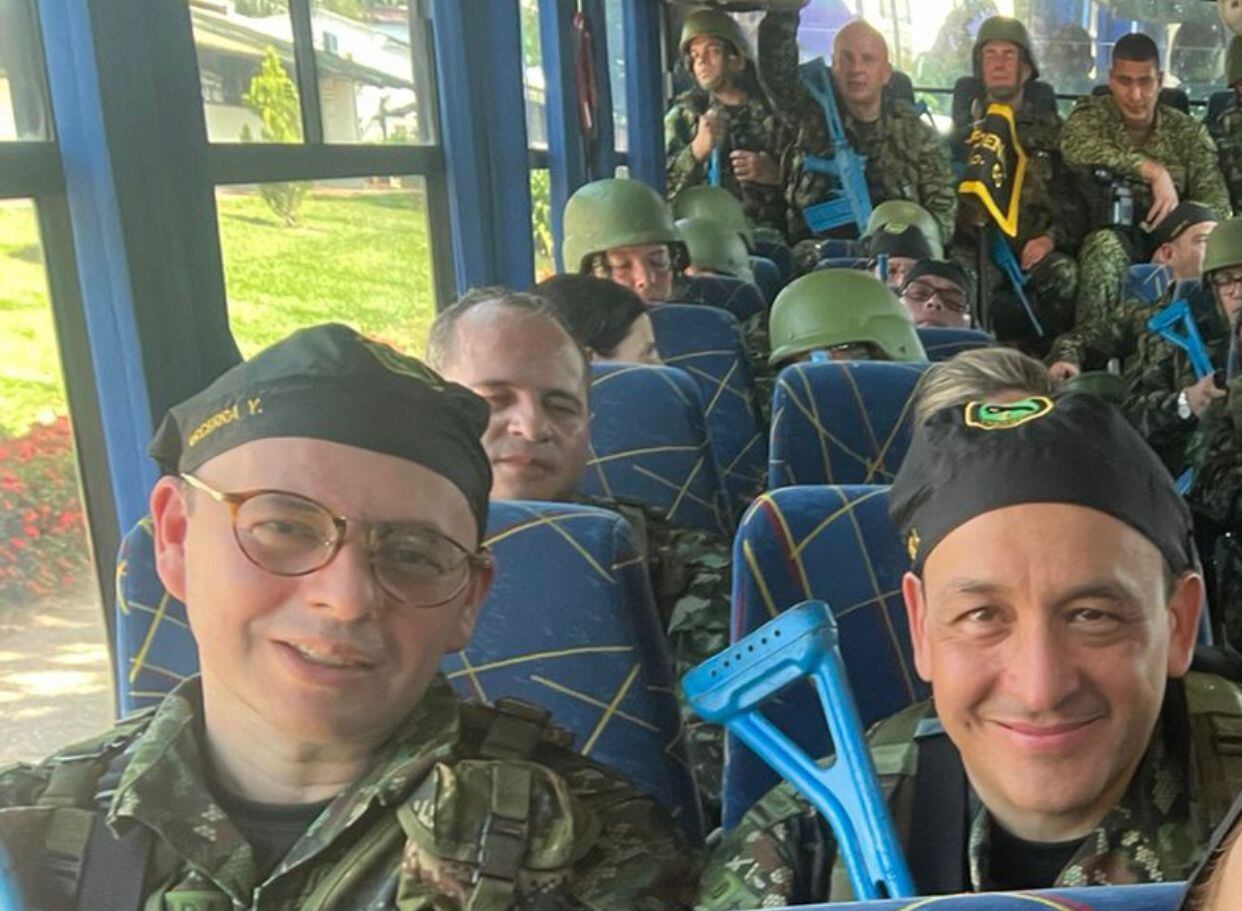 El congresista Gabriel Becerra de la Unión Patriótica y el secretario jurídico de presidencia, Vladimir Fernández.