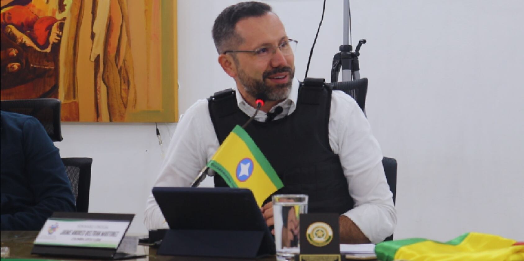 Concejal Jaime Beltrán denuncia cédulas falsas venezolanas usadas para delinquir en Bucaramanga. Foto: Cortesía