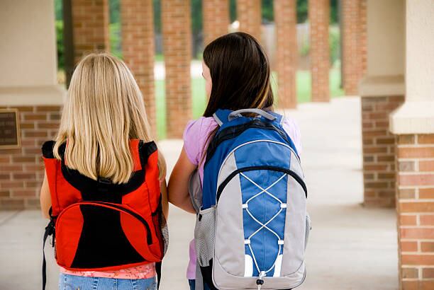 La niñas tienen 11 y 13 años. (Imagen de referencia).