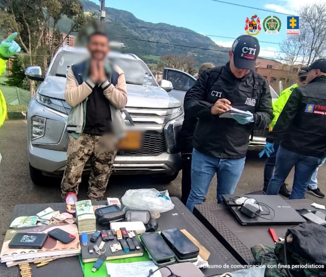 ELEMENTOS INCAUTADOS A ALIAS FIRÚ, JEFE DE LAS DISIDENCIAS DE LAS FARC QUE SE MOVILIZABA EN CAMIONETA DE LA UNP