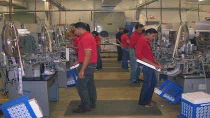 Centroamérica se convirtió en su punta de lanza para conquistar nuevos mercados. La empresa hace las marquillas de grandes marcas como Polo, Ralph Lauren, Levi’s y Victoria’s Secret , entre otras.