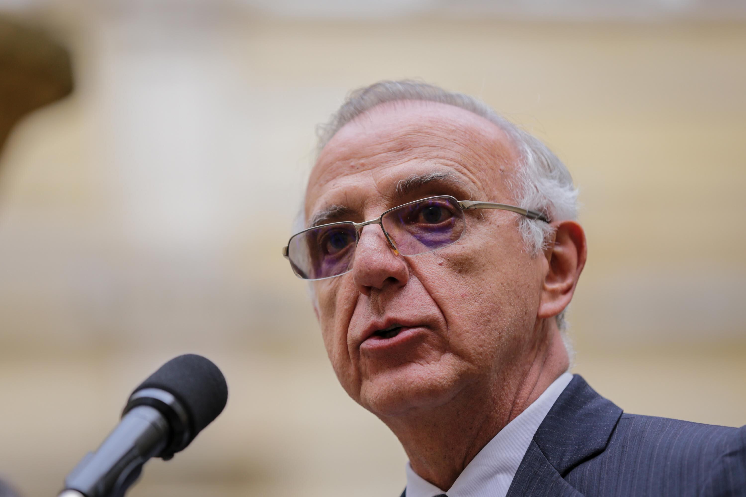 Iván Velázquez, ministro de Defensa.