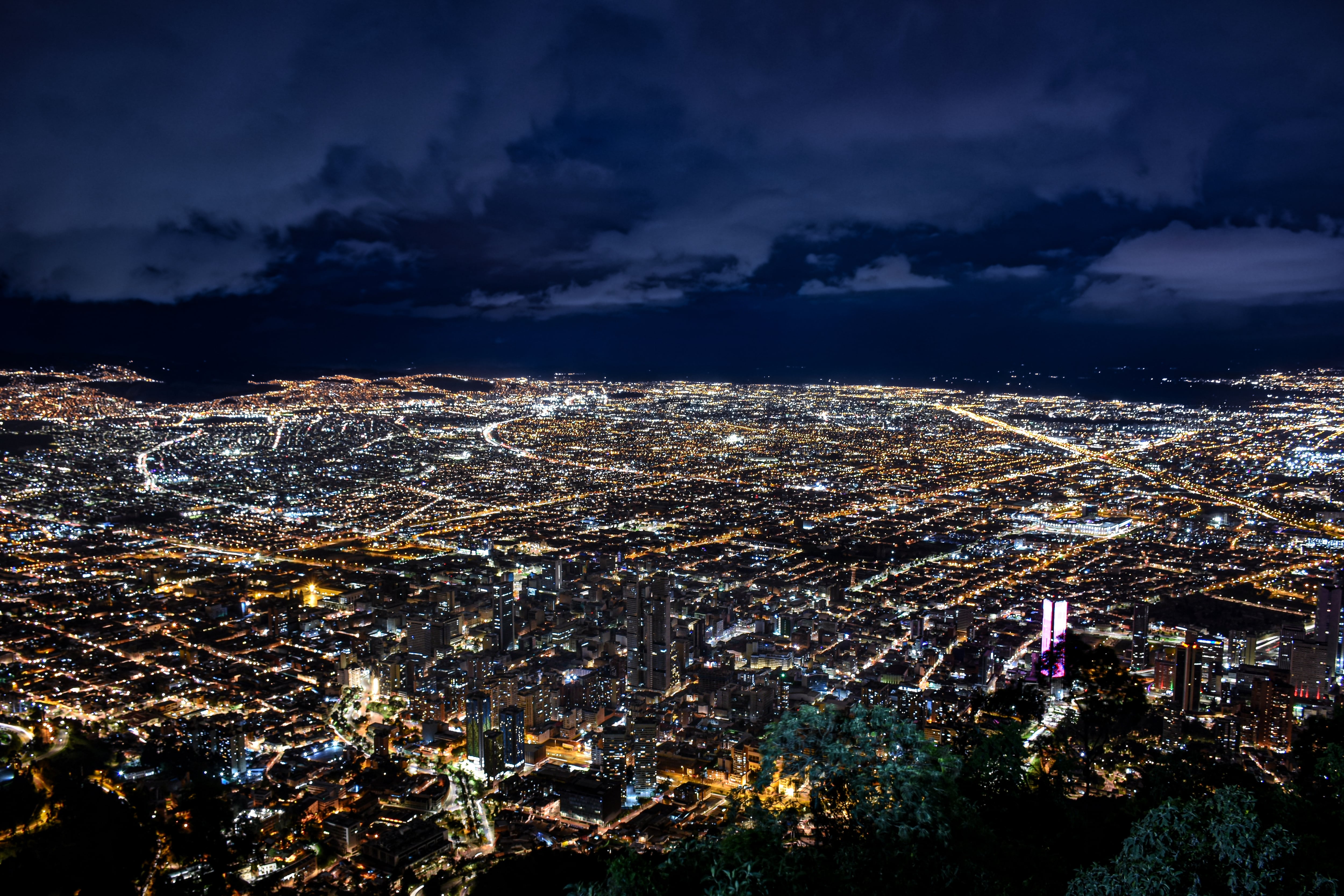 La noche en Bogotá estará marcada por lluvias ligeras y cielo cubierto, con ambiente fresco en gran parte de la ciudad.
