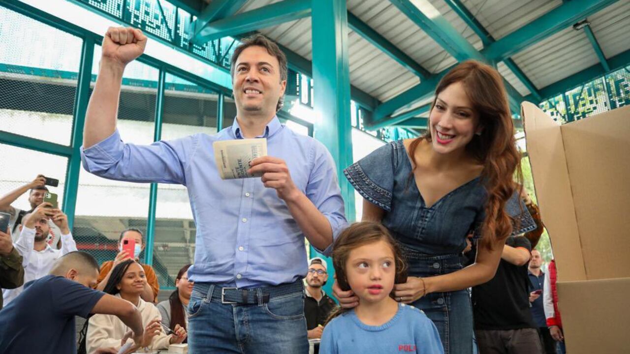 Daniel Quintero ejerció su voto en Medellín.
