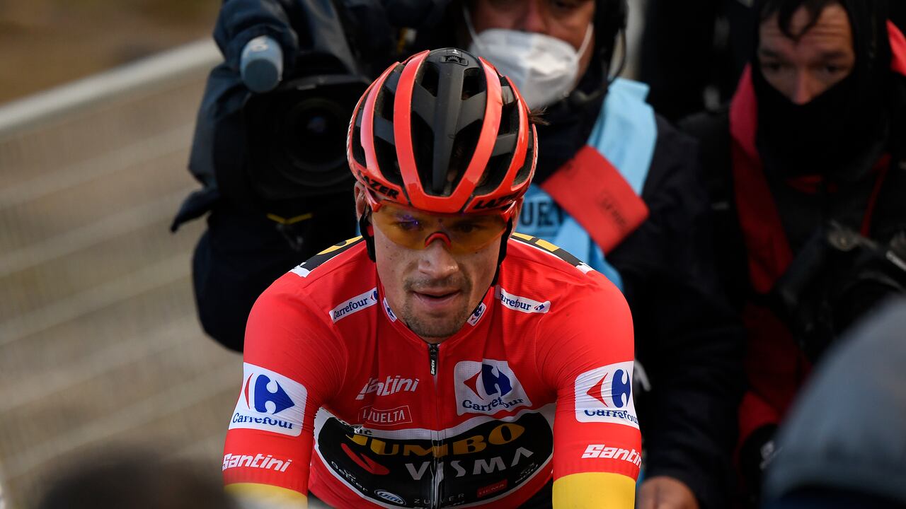 Primoz Roglic vestido con 'la Roja'.