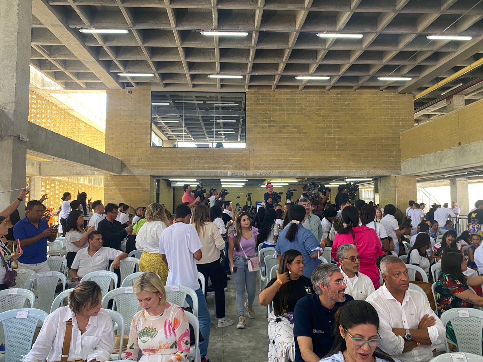 Shakira llegó a Barranquilla a inaugurar un nuevo colegio.