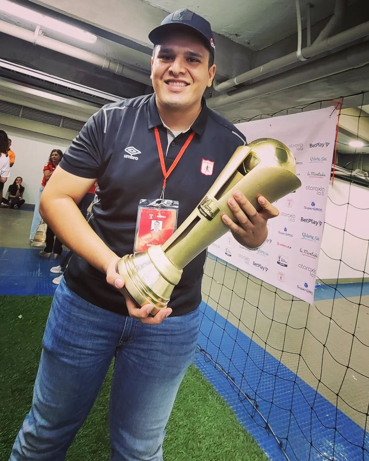 Sebastián Cobo, uno de los periodistas agredidos por barristas de Nacional