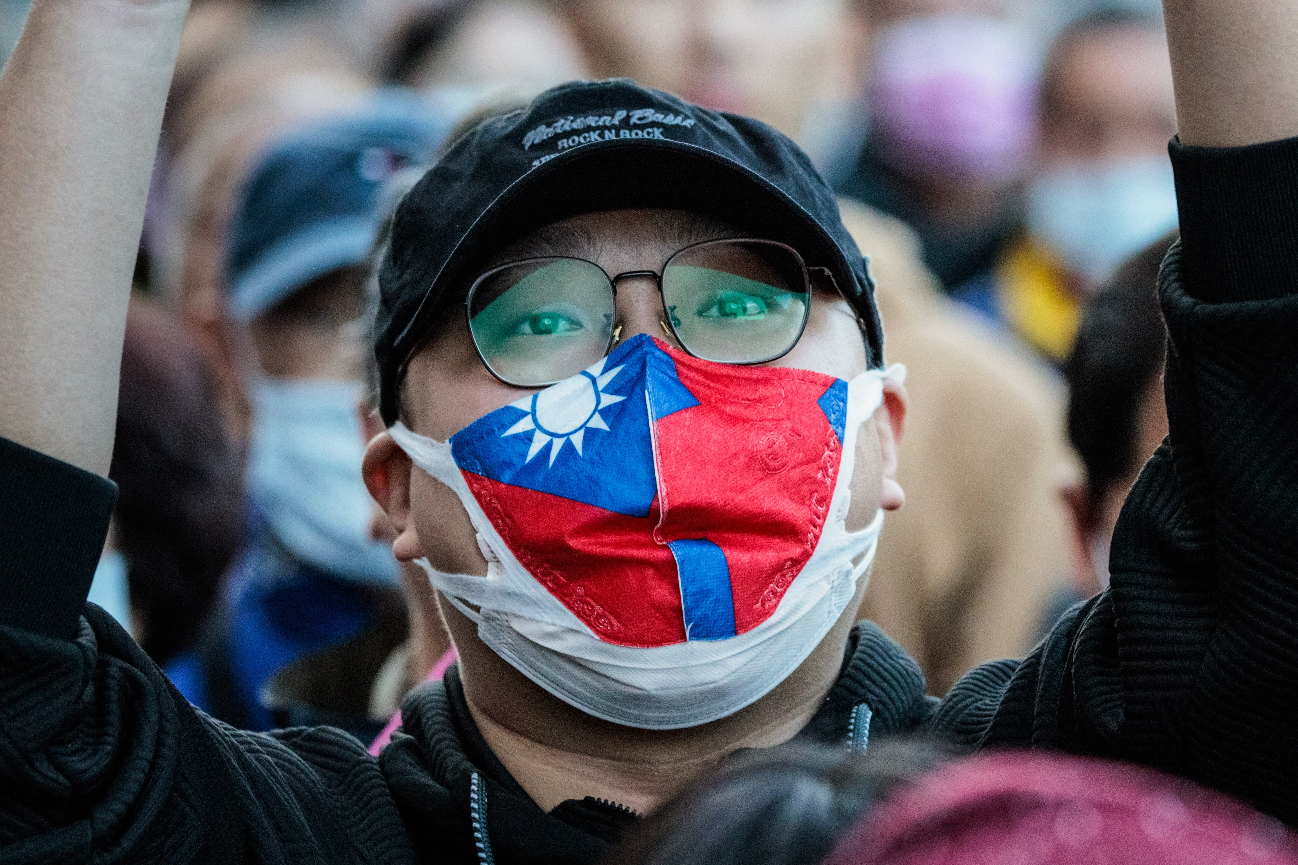 Aviones, drones y barcos del Ejército Popular de Liberación son detectados a diario alrededor de la isla. Recientemente, Pekín ha organizado maniobras militares simulando un bloqueo del territorio y lanzando misiles contra sus aguas.