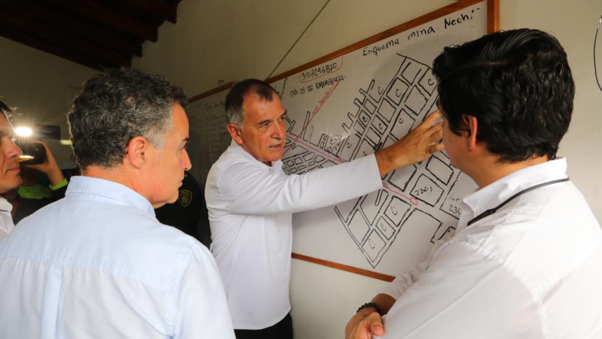 Labores de rescate de mineros atrapados en Antioquia.