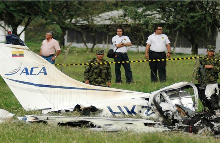 Jueves, primero de marzo de 2007. Accidente en el norte de Medellín, Colombia. Tres personas murieron. AP Photo/ Luis Benavides


