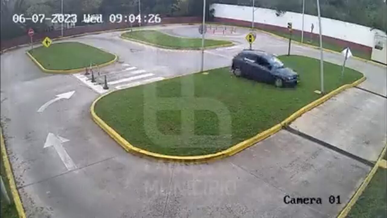 El accidente fue captado por una cámara de seguridad el cual se viralizó rápidamente.