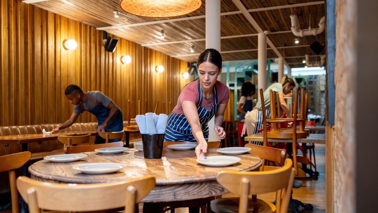 Proyecto propone una tarifa de IVA del 5% para los servicios de expendio de comidas y bebidas.