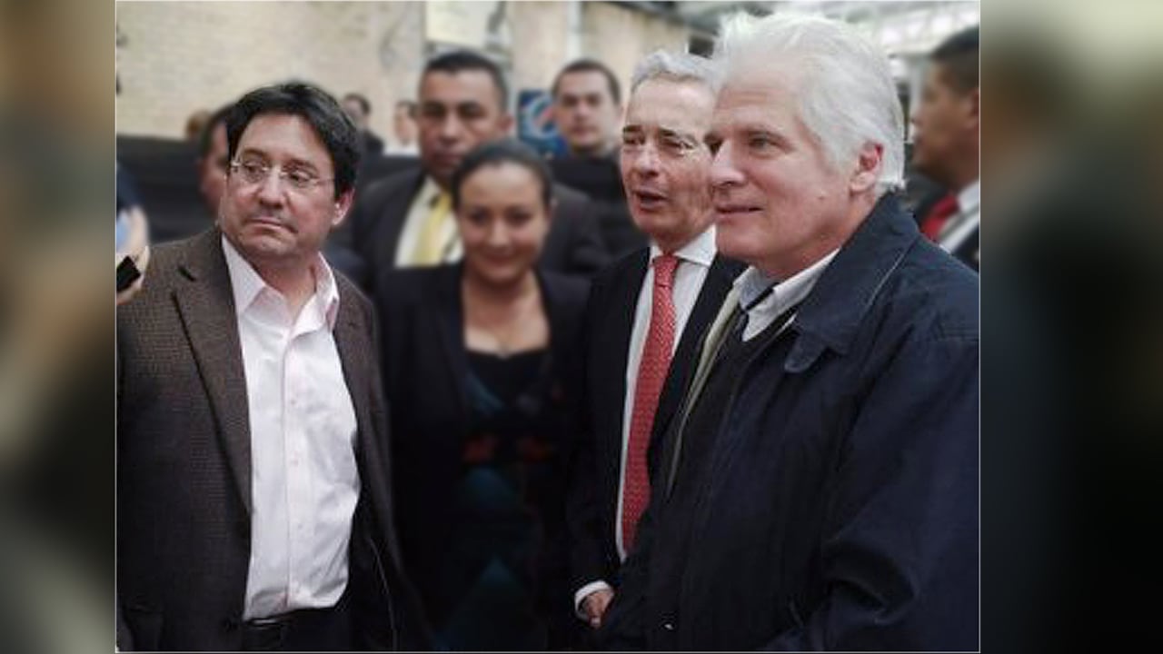 Francisco 'Pacho' Santos, Álvaro Uribe Vélez y Miguel Uribe.