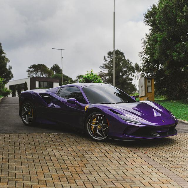 El Ferrari de Maluma cuesta cerca de 1.800 millones de pesos