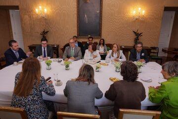 Reunión Gobierno y delgados de la embajada de Portugal tema pasaportes