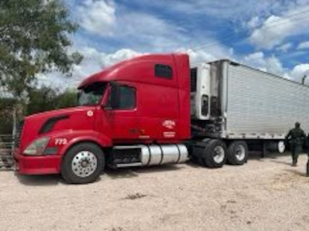 Camión en el que fueron encontrados 84 inmigrantes ilegales en el sur de Texas, Estados Unidos.