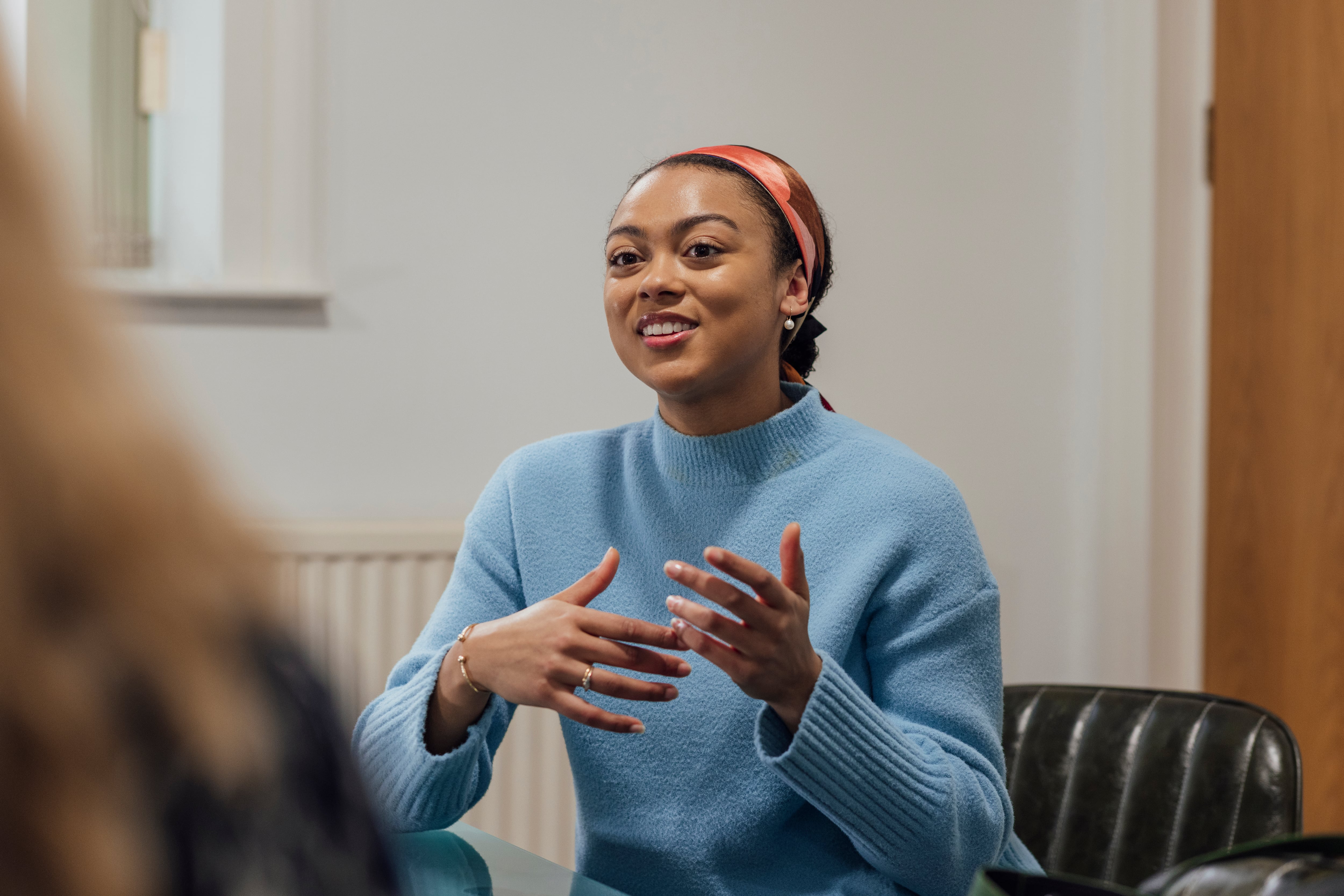 Aprender inglés fluido sin costosos cursos es posible con enfoque.