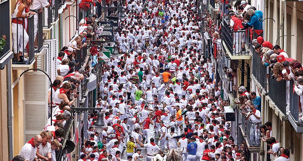 La plaza de toros, que tiene un busto de Ernest Hemingway, recibió más de 140.000 aficionados. 