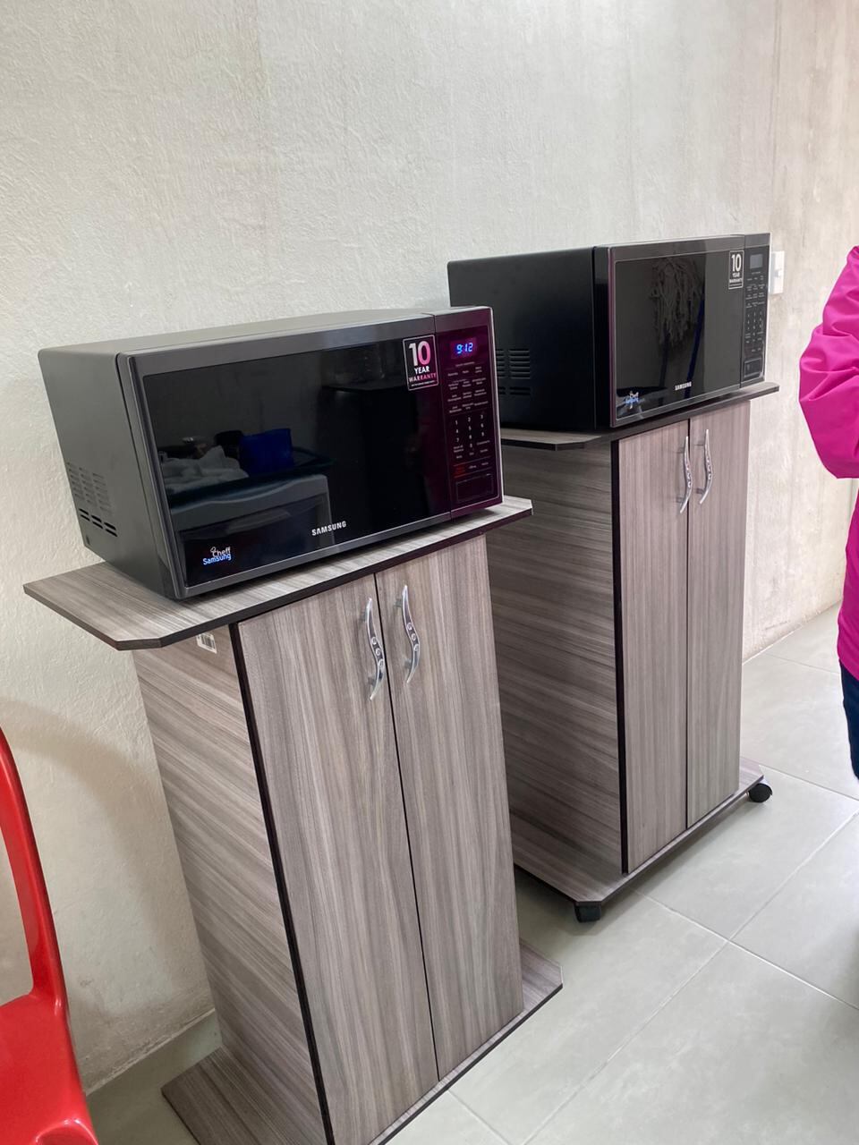 Estos son los dos hornos que fueron comprados en la Alcaldía de La Candelaria con posibles sobreprecios de hasta 464 %.