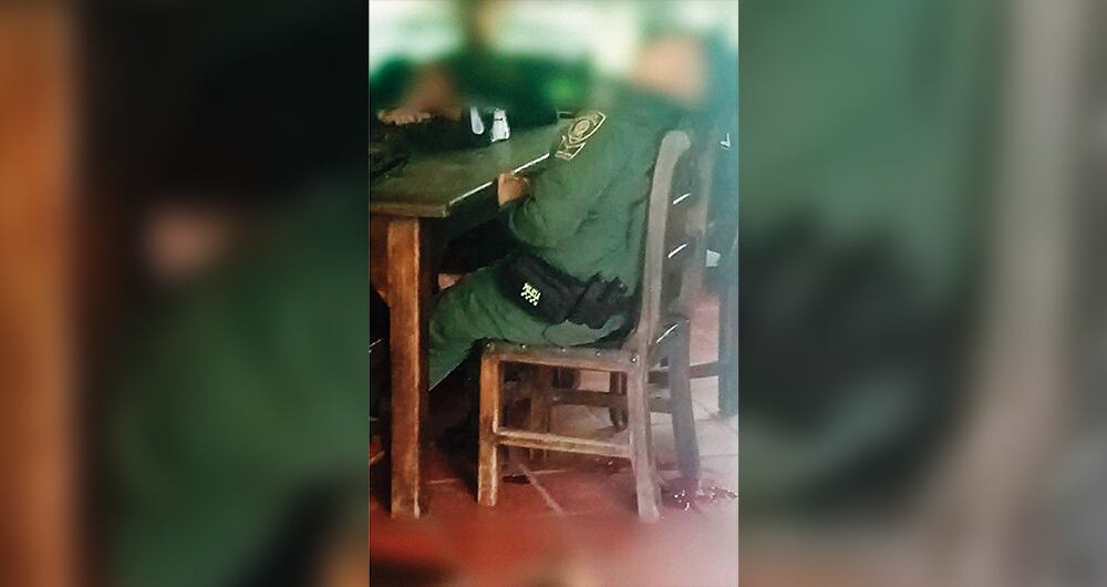  Así quedaron los cuerpos de los policías asesinados en el restaurante del municipio Zulia. Fueron acribillados con tiros de gracia.