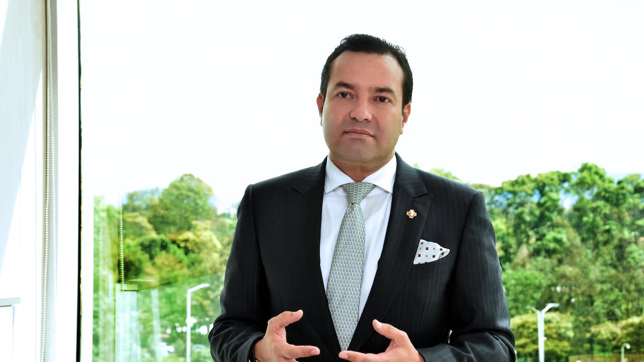 Por presuntos hechos de corrupción embargaron predios del exgobernador de Santander, Didier Tavera.