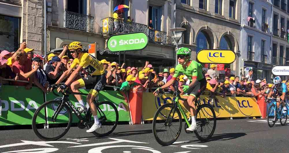 Rigoberto Urán, mano a mano con Chris Froome en el Tour de Francia 2017. 