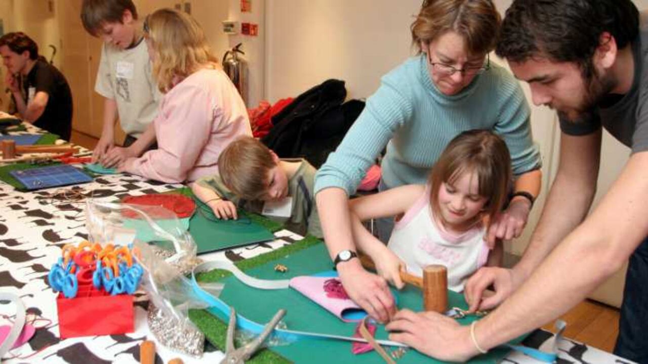 En otras palabras, la negligencia paternal puede, en términos generales, perjudicar severamente la capacidad de aprendizaje de los menores y aún peor su razonamiento.