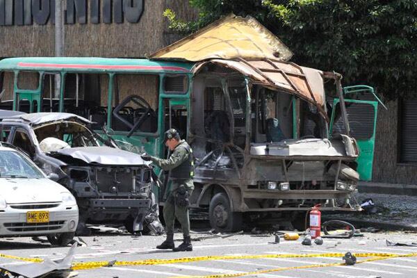 Primeros momentos después del atentado a Fernando Londoño