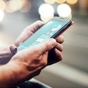 Tras el anuncio de que la plataforma de pedidos de comida Uber Eats abandonará Colombia a partir del próximo 22 de noviembre, surge nuevamente el interrogante sobre el panorama que atraviesan las plataformas digitales en Colombia, el tipo de vinculación que tienen con sus colaboradores y la necesidad de que el país avance en materia regulatoria.