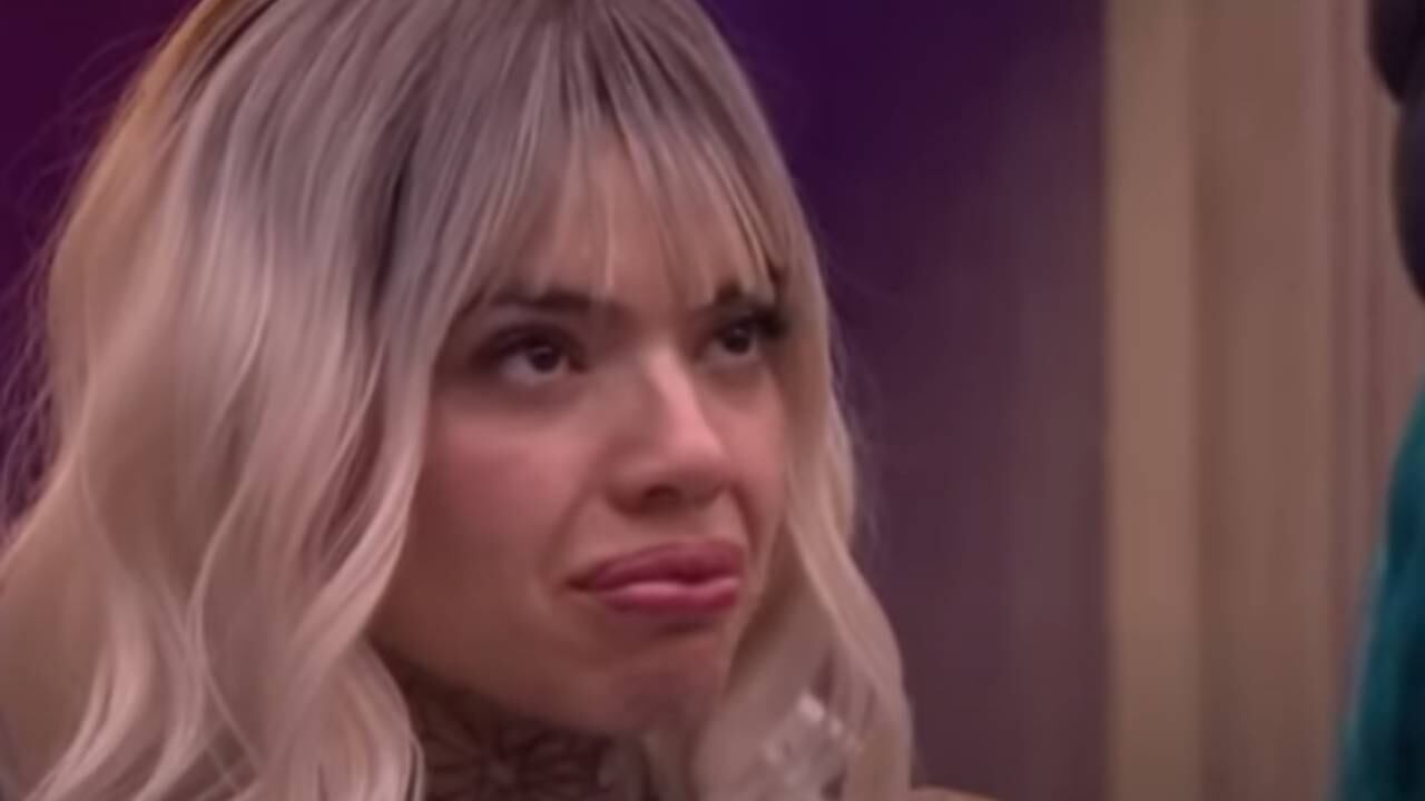 Melissa Gate no se contuvo ante visita de su hijo.