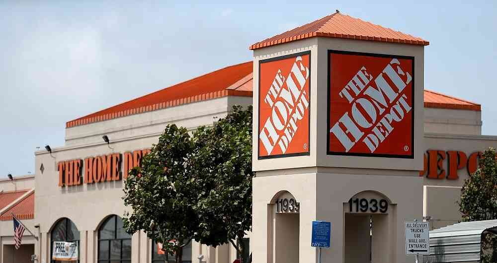 La usuaria recomendó buscar trabajo en Home Depot.