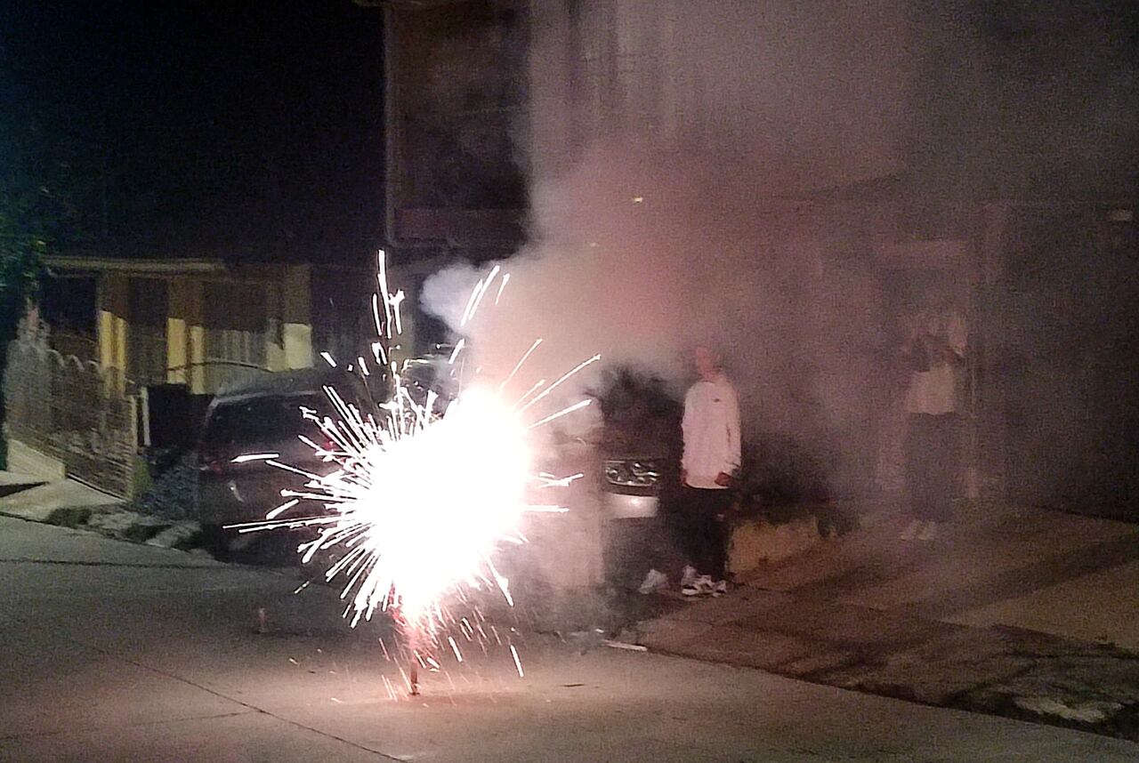 La alborada en Cali, deja varios casos de quemados con pólvora en el inicio de las fiestas decembrinas. Foto Jorge Orozco / El País.