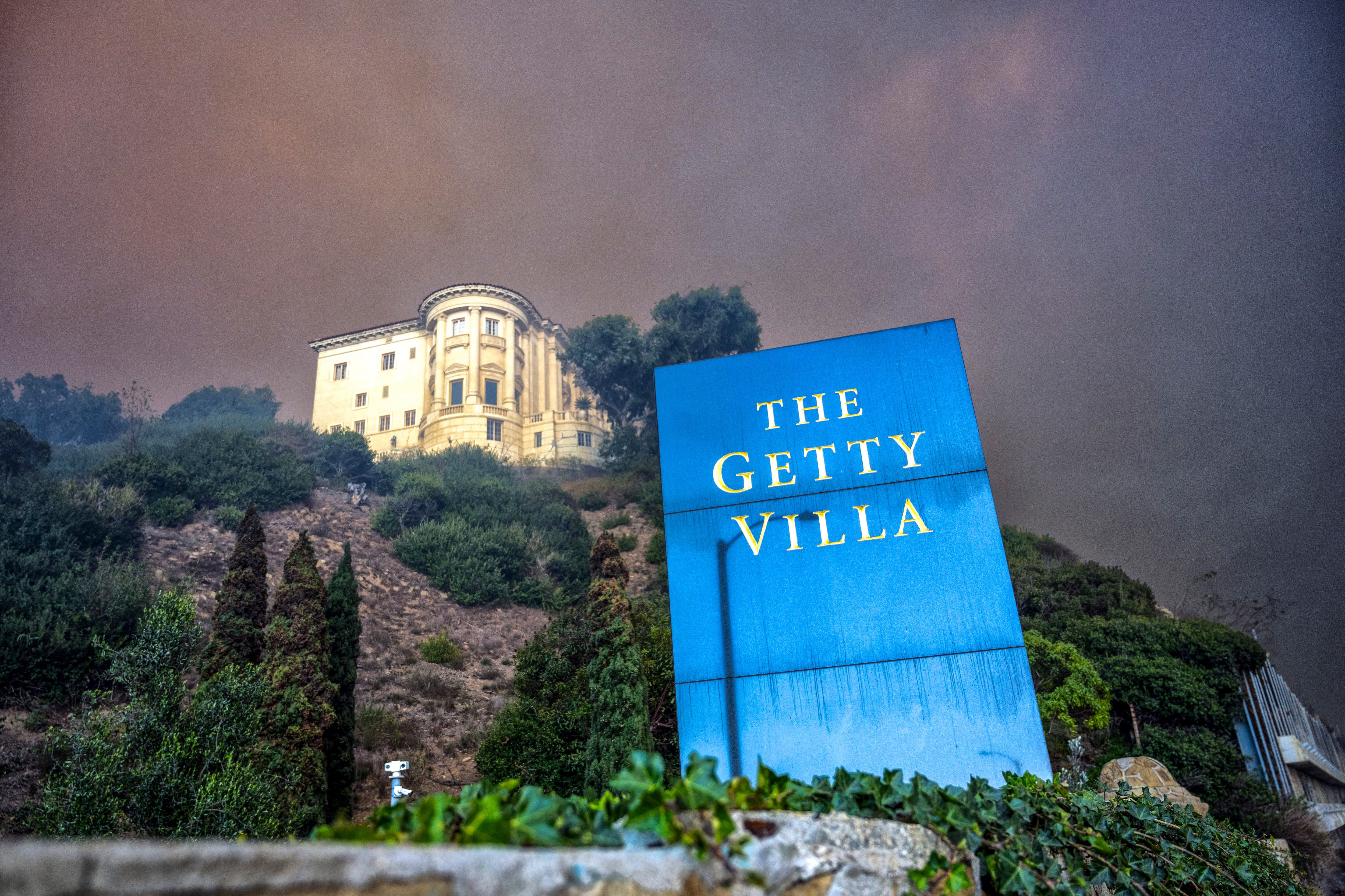 PACIFIC PALISADES, CA - JANUARY 07: The Palisades fire approaches the Getty Villa in Pacific Palisades on Tuesday, January 7, 2024. (Photo by Hans Gutknecht/MediaNews Group/ Los Angeles Daily News via Getty Images)