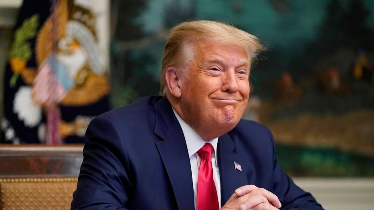 En la noche del martes 22 de diciembre, el mandatario saliente Donald Trump amenazó con no firmar la ley de ayuda económica, si la legislación no es enmendada.