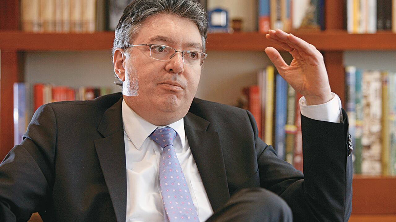 Según el ministro de Hacienda, Mauricio Cárdenas, aunque el crecimiento del primer trimestre suene bajo es sobresaliente, teniendo en cuenta el choque recibido por la caída del precio del petróleo.