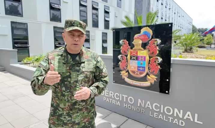 El general Edilberto Cortés, es piloto militar.