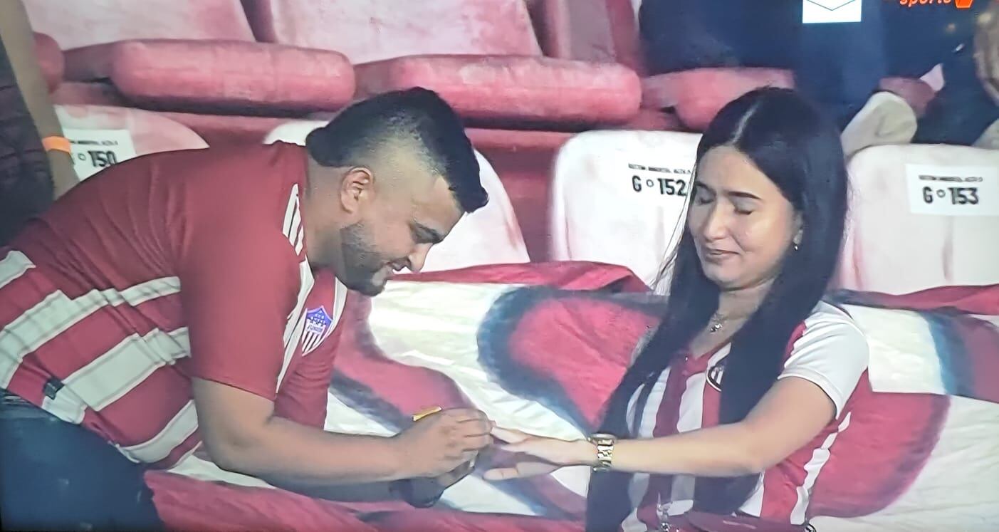 Al parecer, la mujer le dijo que sí.