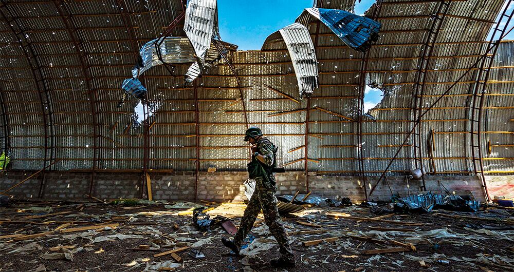 “Sin armas de largo alcance, no sólo es difícil llevar a cabo misiones ofensivas, sino también, para ser honesto, operaciones defensivas”, ha dicho Zelenski. 