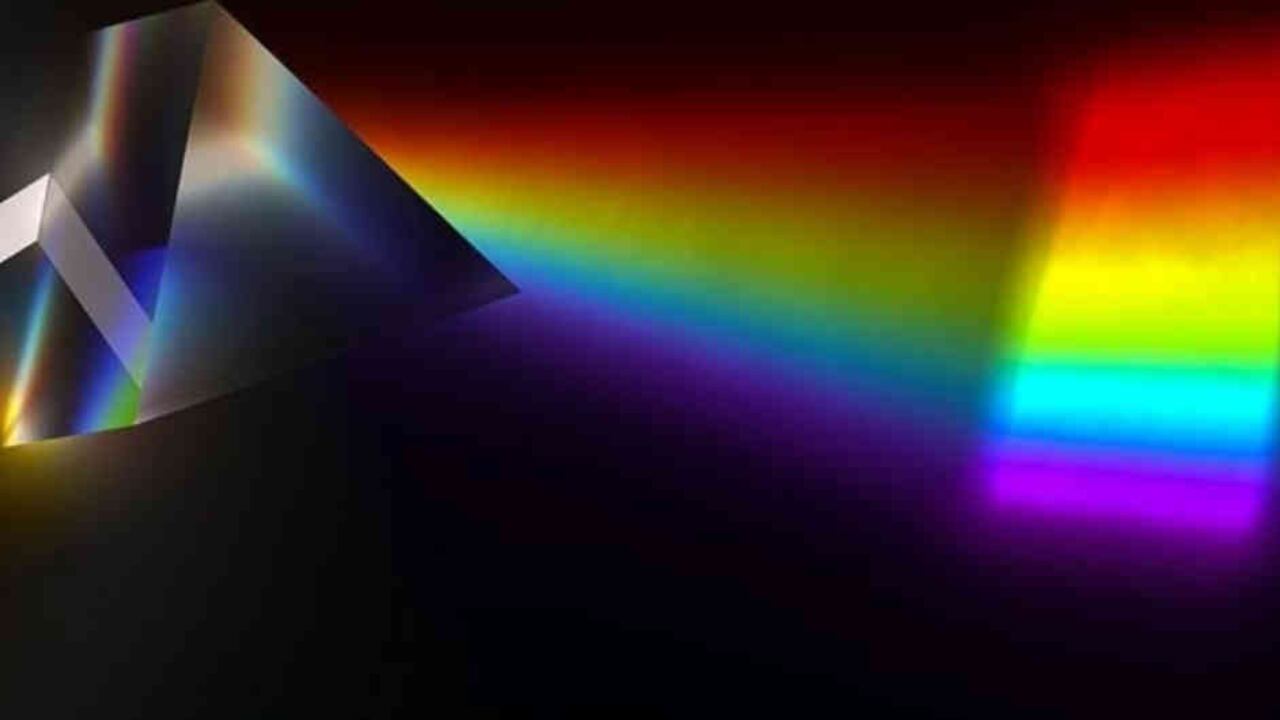 Un par de prismas y un rayo de luz fueron los ingredientes del experimento crucial.