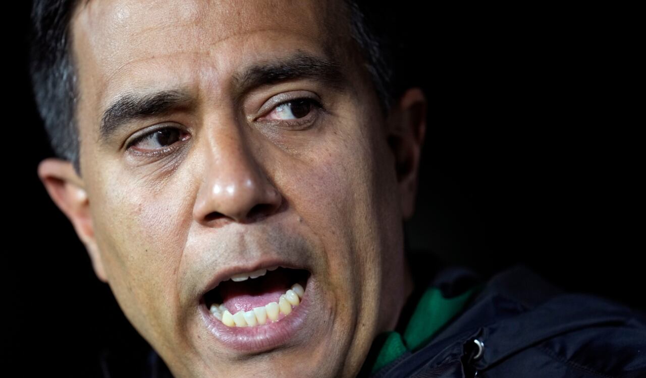 César Farías salió entre la polémica del fútbol de Ecuador.