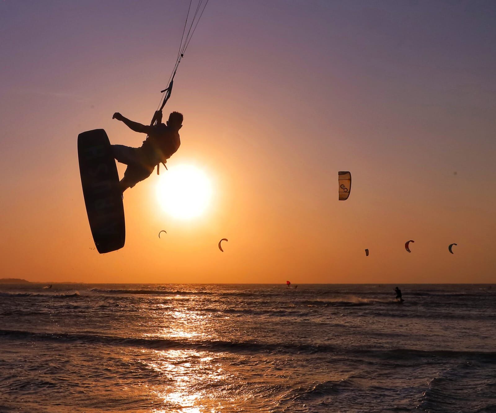 La parada Mundial de Kitesurf arrancó en firme este jueves